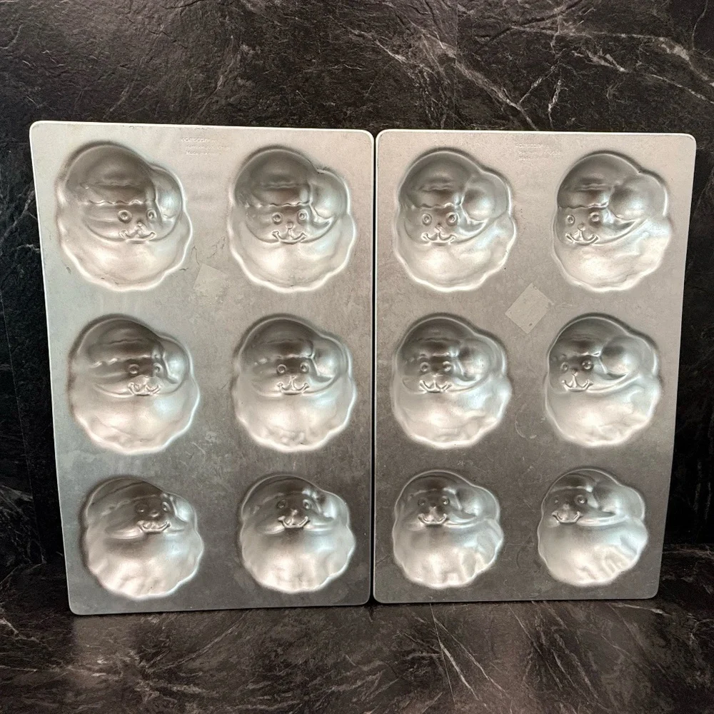 AMSCAN INC Santa Claus Mold Pan (Set of 2)
